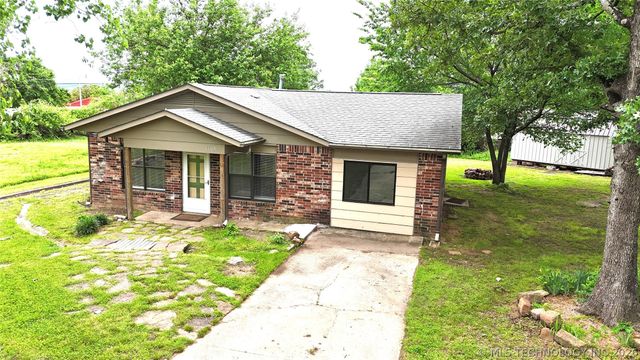 1109 Palmer Lane, Eufaula, OK 74432
