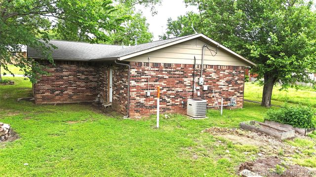 1109 Palmer Lane, Eufaula, OK 74432