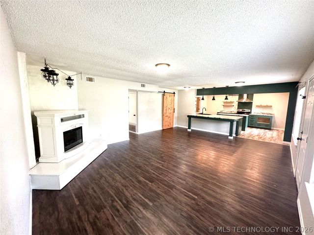 1109 Palmer Lane, Eufaula, OK 74432