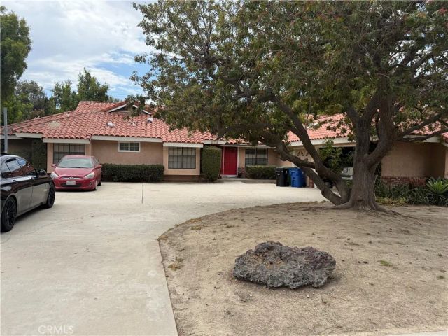 21720 Los Alimos, Los Angeles, CA 91311