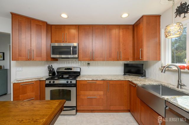 46 Davids Court, South Brunswick, NJ 08810