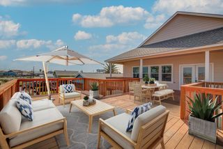 17 Edgewater Street, Hitchcock, TX 77563