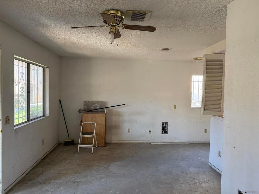 Image 11 of property listing at 867 W San Ysidro Blvd 5, San Ysidro, CA 92173