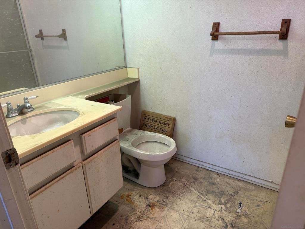 Image 13 of property listing at 867 W San Ysidro Blvd 5, San Ysidro, CA 92173