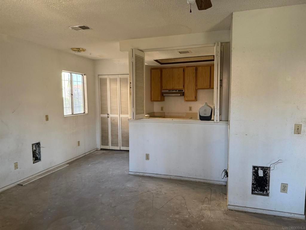 Image 5 of property listing at 867 W San Ysidro Blvd 5, San Ysidro, CA 92173