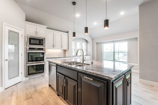 505 Livia Street, Burleson, TX 76028