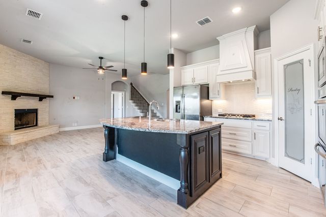 505 Livia Street, Burleson, TX 76028