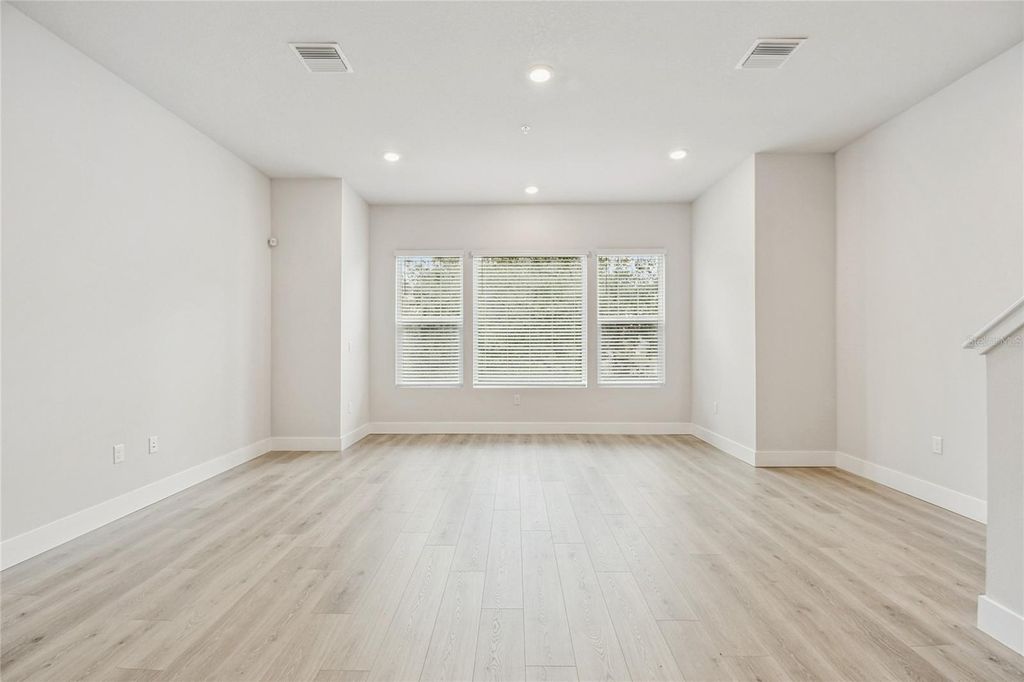 Image 13 of property listing at 3125 4TH TERRACE N, St Petersburg, FL 33713