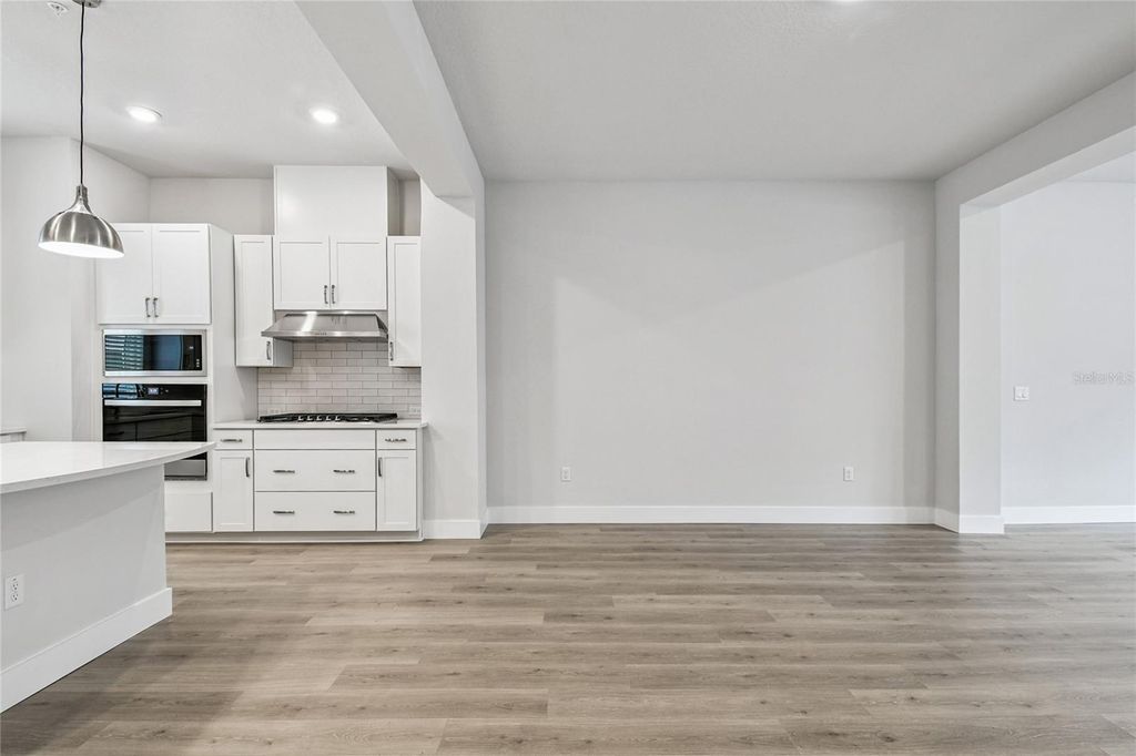 Image 16 of property listing at 3125 4TH TERRACE N, St Petersburg, FL 33713