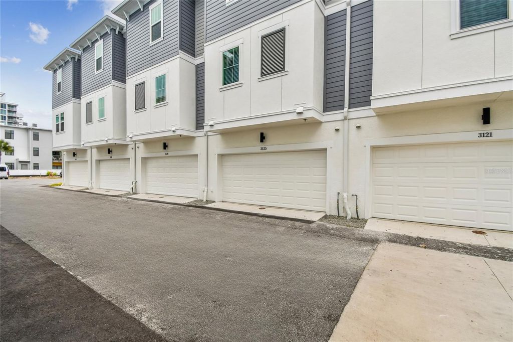 Image 37 of property listing at 3125 4TH TERRACE N, St Petersburg, FL 33713