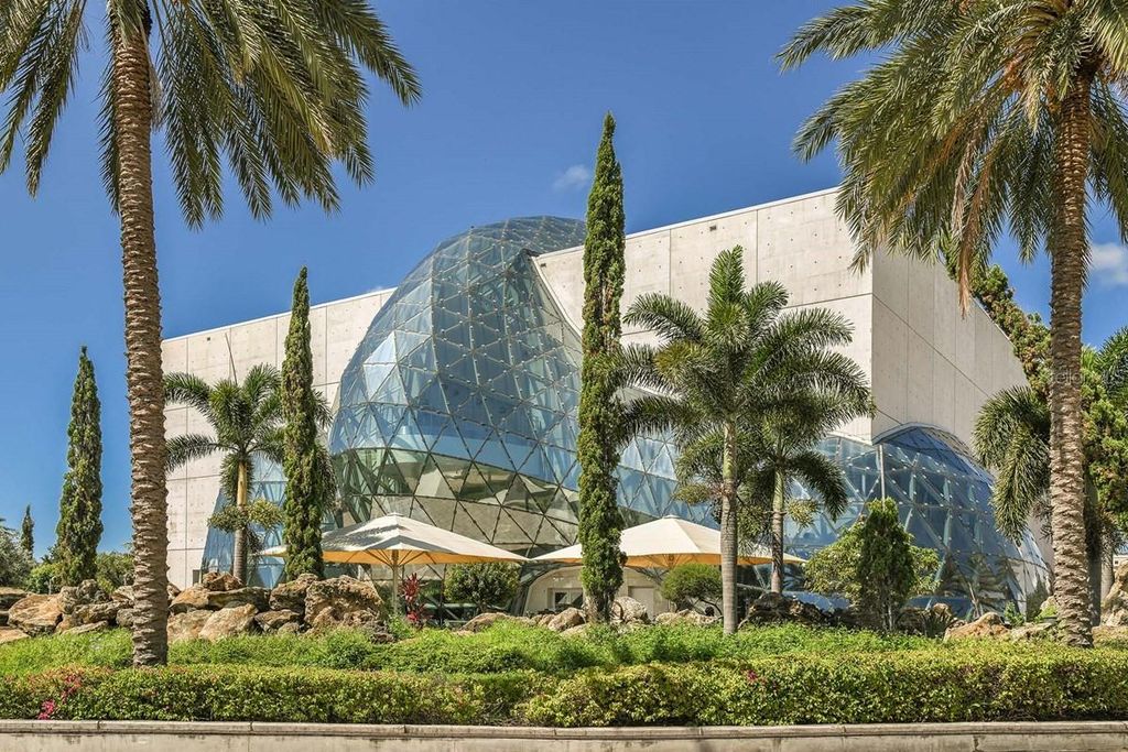 Image 44 of property listing at 3125 4TH TERRACE N, St Petersburg, FL 33713