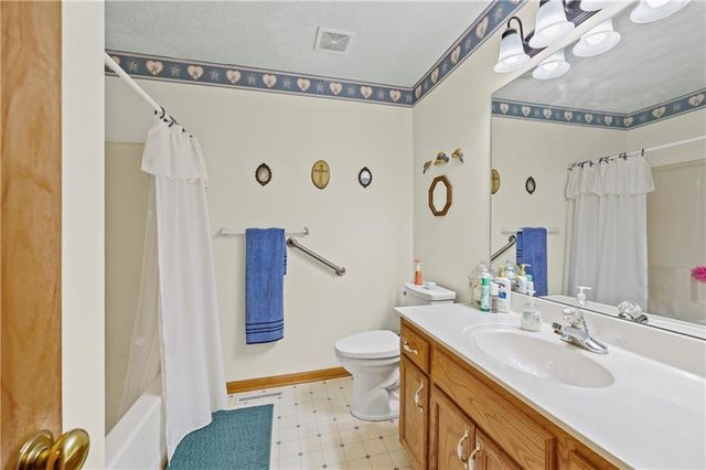 508 Quail Creek Drive, Odessa, MO 64076