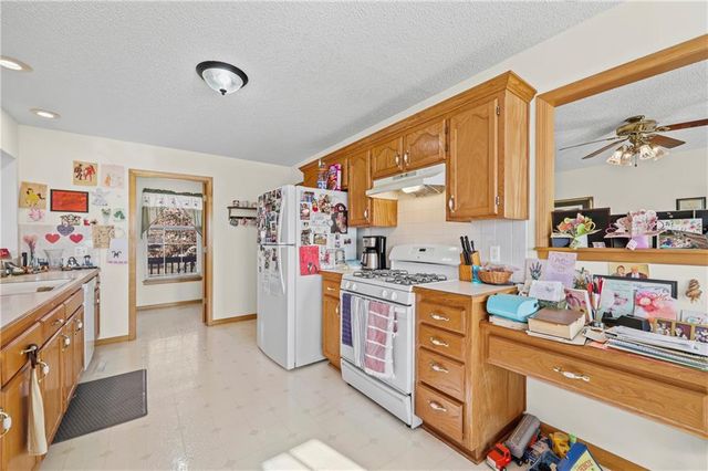 508 Quail Creek Drive, Odessa, MO 64076