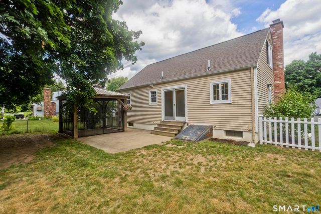 16 Coolidge Drive, Enfield, CT 06082