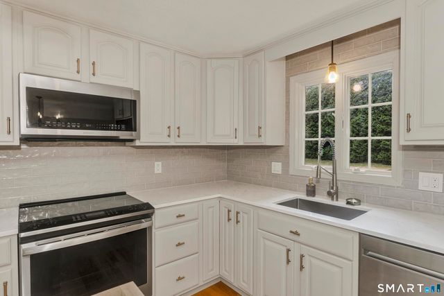 16 Coolidge Drive, Enfield, CT 06082