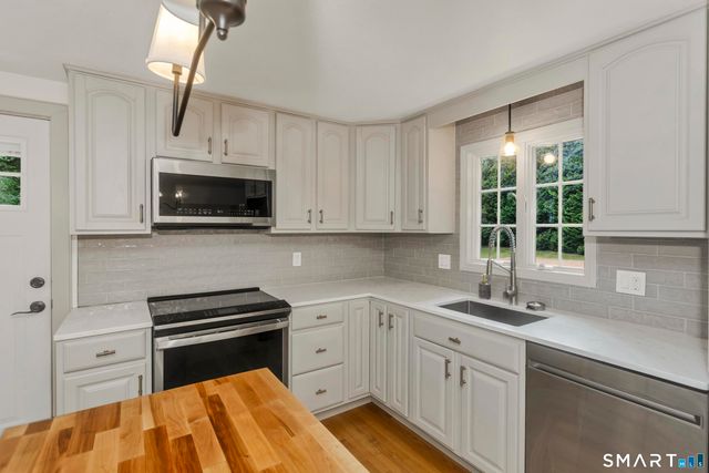 16 Coolidge Drive, Enfield, CT 06082
