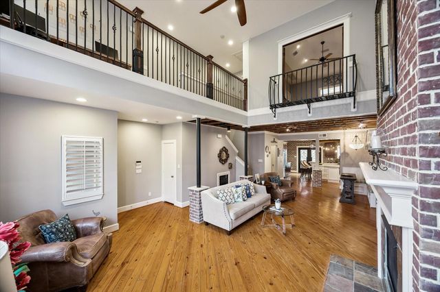 915 Knox Street D, Houston, TX 77007