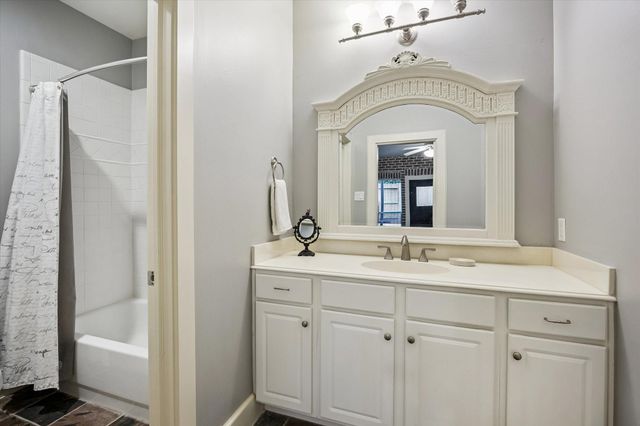 915 Knox Street D, Houston, TX 77007