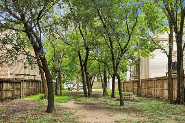 915 Knox Street D, Houston, TX 77007