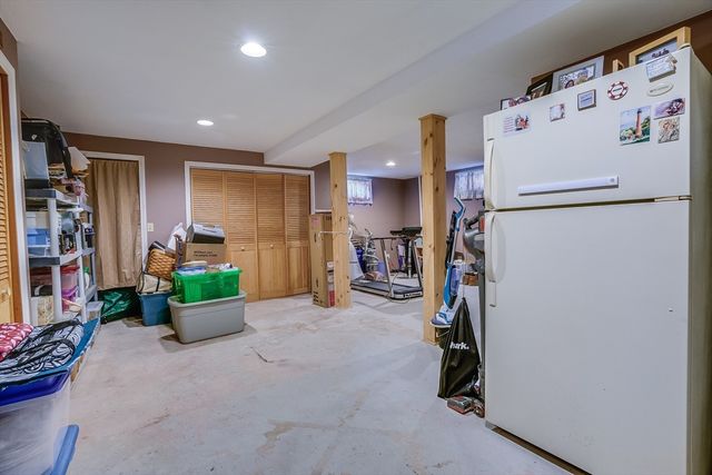 54 Maplewood Ave, Methuen, MA 01844