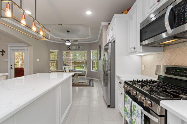 1003 Garrett Drive, Magnolia, TX 77354