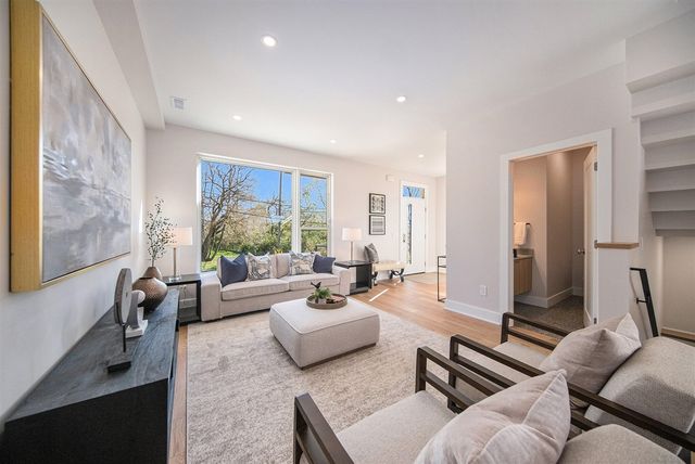 207 Sunset Road, Ann Arbor, MI 48103