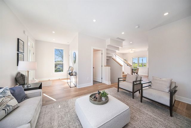 207 Sunset Road, Ann Arbor, MI 48103