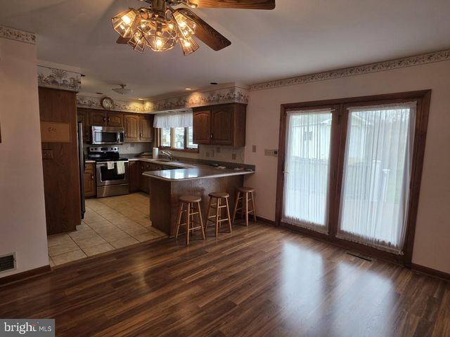 24 RIVERVIEW DR, Middletown, PA 17057