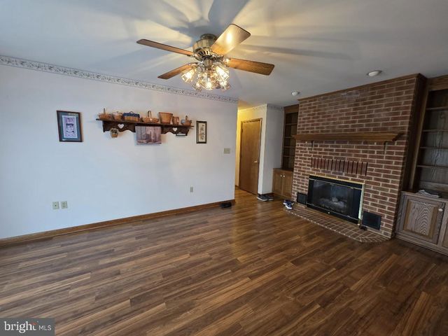 24 RIVERVIEW DR, Middletown, PA 17057