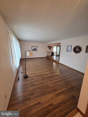 24 RIVERVIEW DR, Middletown, PA 17057