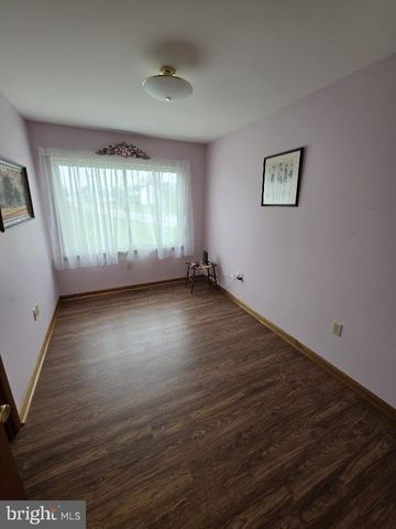 24 RIVERVIEW DR, Middletown, PA 17057