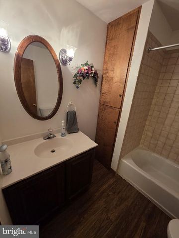 24 RIVERVIEW DR, Middletown, PA 17057