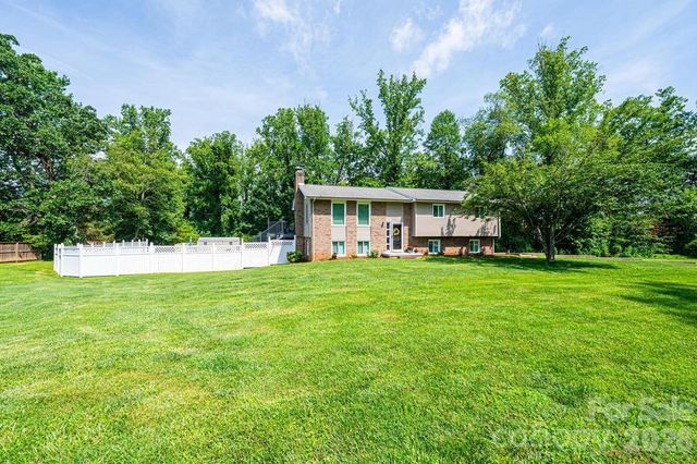 2651 31st Street Court NE, Hickory, NC 28601