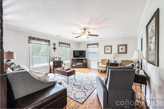 2651 31st Street Court NE, Hickory, NC 28601