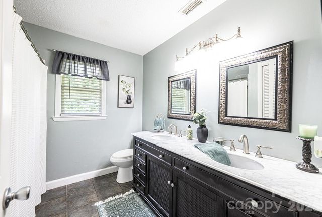 2651 31st Street Court NE, Hickory, NC 28601