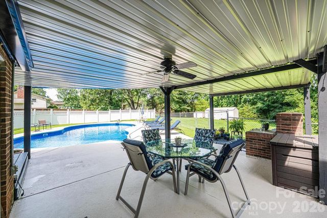 2651 31st Street Court NE, Hickory, NC 28601
