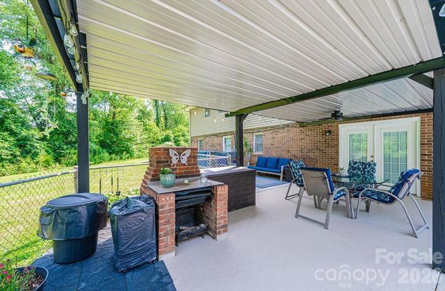 2651 31st Street Court NE, Hickory, NC 28601
