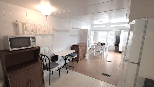 4851 W GANDY BOULEVARD B4 L32, Tampa, FL 33611