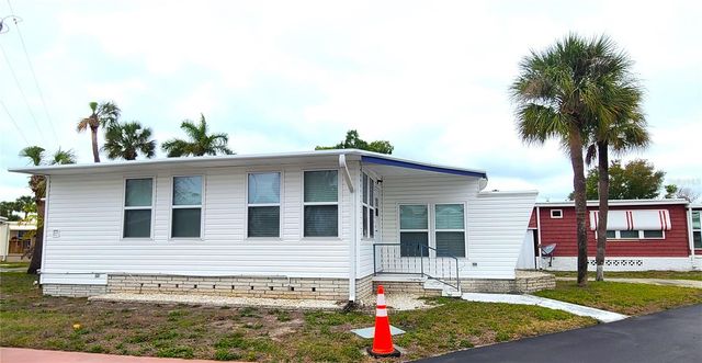 4851 W GANDY BOULEVARD B4 L32, Tampa, FL 33611