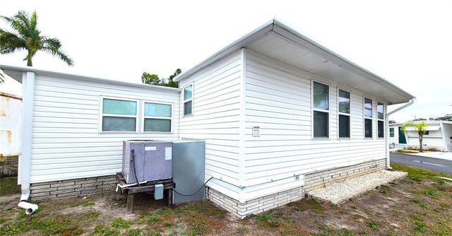 4851 W GANDY BOULEVARD B4 L32, Tampa, FL 33611