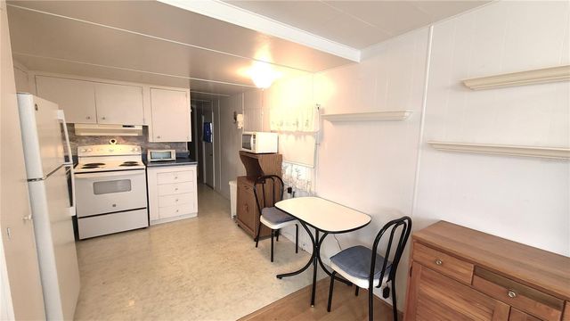 4851 W GANDY BOULEVARD B4 L32, Tampa, FL 33611