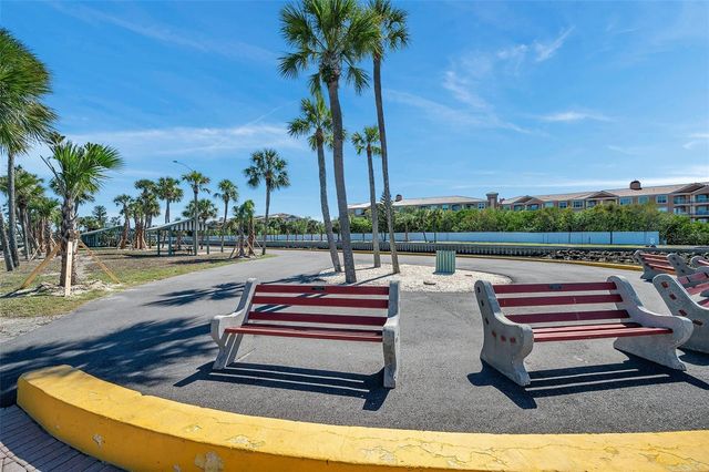 4851 W GANDY BOULEVARD B4 L32, Tampa, FL 33611