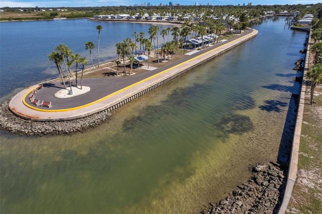 4851 W GANDY BOULEVARD B4 L32, Tampa, FL 33611