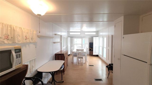 4851 W GANDY BOULEVARD B4 L32, Tampa, FL 33611