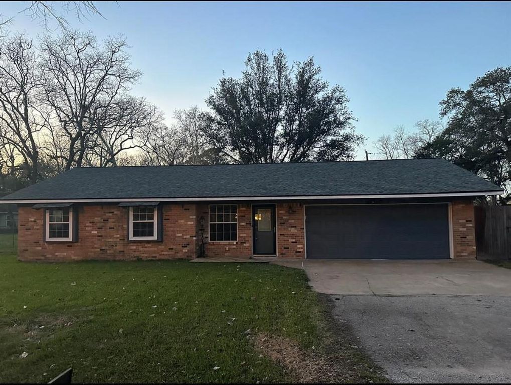 1902 Trinity Street, League City, TX 77573