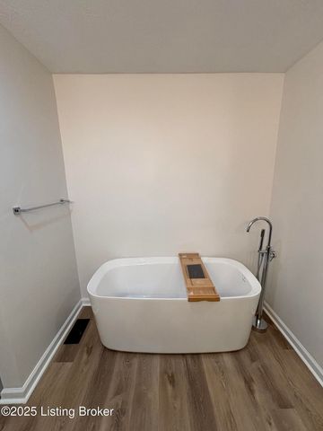 1803 Hawk Hill Rd, La Grange, KY 40031