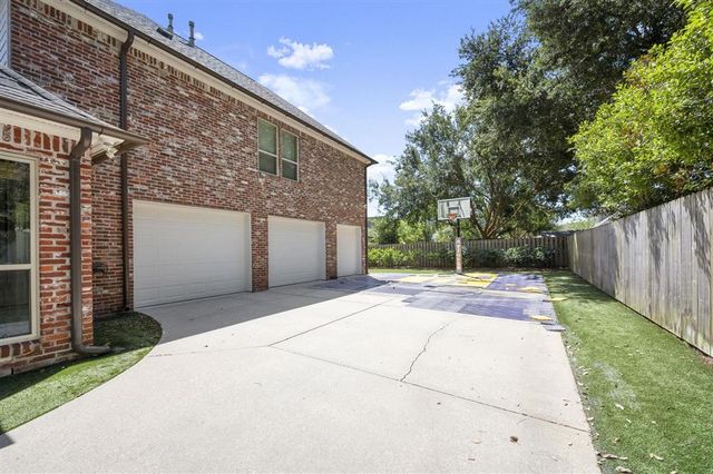 19204 Bellerive Court, Baton Rouge, LA 70809