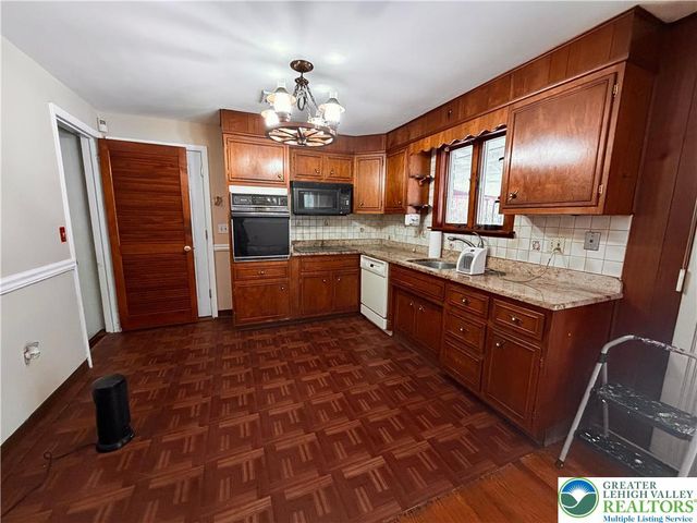 826 Whittier Drive, Allentown City, PA 18103