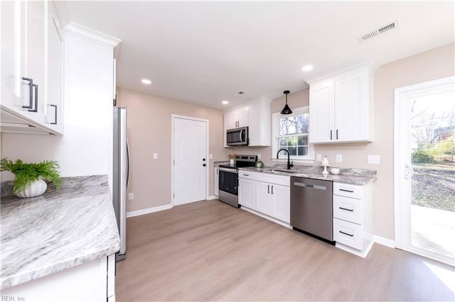 102 Phoenix CIR, Williamsburg, VA 23188