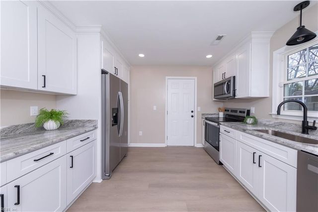 102 Phoenix CIR, Williamsburg, VA 23188